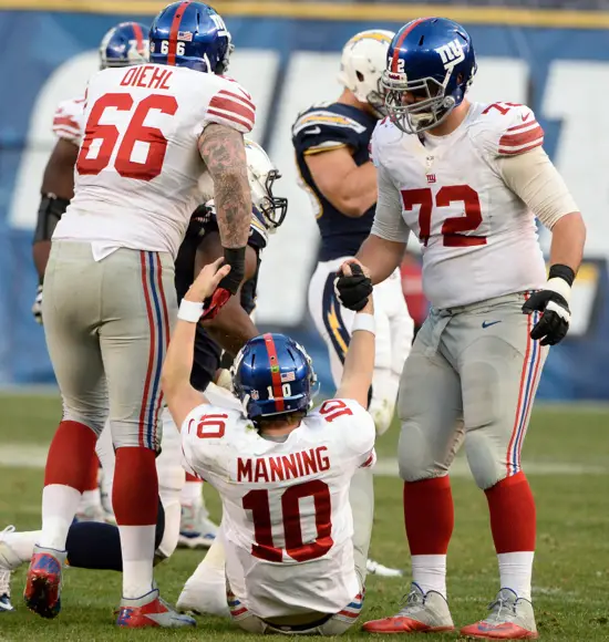 David Diehl (66), Eli Manning (10), Justin Pugh (72), New York Giants (December 8, 2013)