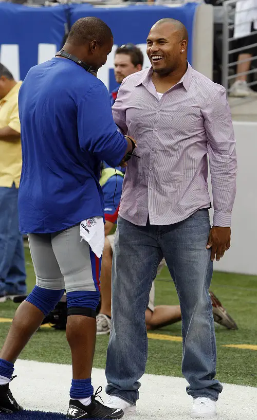 Osi Umenyiora and Antonio Pierce, New York Giants (August 21, 2010)